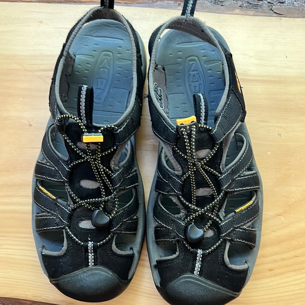 🔥SALE🔥 Women’s Keen Size 10 Black Waterproof Sandals